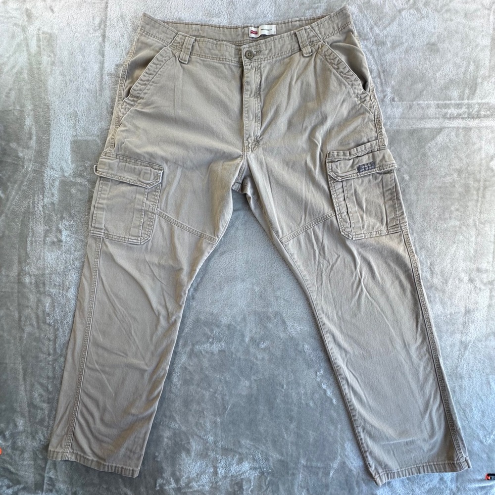 Wrangler Cargo Pants Mens 38x32 Khaki Relaxed‎ Fit Workwear Utility Outdoors